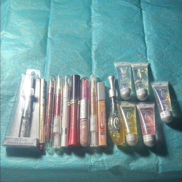 Caboodles Red and Pink Lip Balm & Gloss Collection 50 - Picture 1 of 1